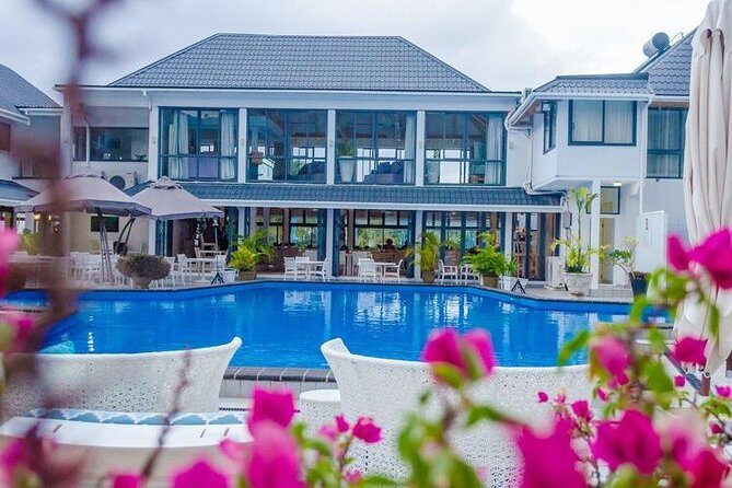 Seat in Coach Transfer from Rarotonga Hotel to Airport - A Practical Look at the Transfer Experience