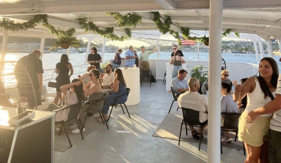 Seattle: Lake Union Happy Hour Cruise - An In-Depth Look at the Lake Union Happy Hour Cruise