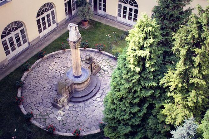 Secret Gardens and Squares Downtown | Walking Tour of Budapest - Is This Tour Worth It?