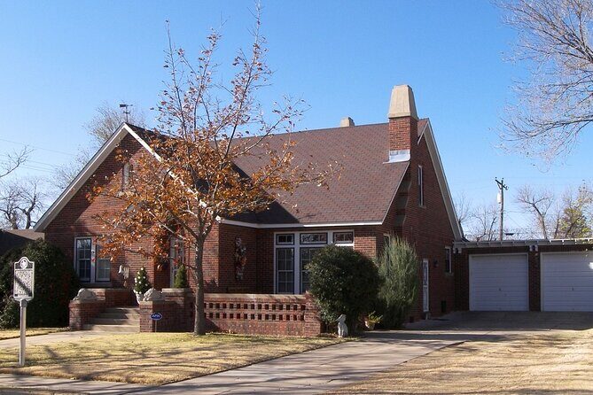 Self-Guided Amarillo Scavenger Hunt: Amarillo Art & Elms - The Itinerary: What You Might Encounter