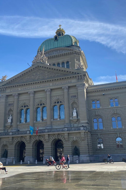 Self-Guided Reading City Tour in Bern - Exploring Bern at Your Own Pace: A Closer Look