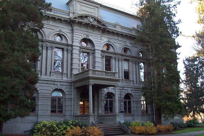 Self-Guided Scavenger Hunt: Eugene Waddle Around Campus - Authentic Experiences and Highlights