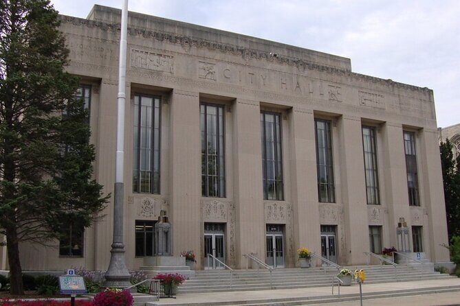 Self-Guided Scavenger Hunt: Kalamazoo Fun - A Closer Look at the Kalamazoo Adventure Hunt