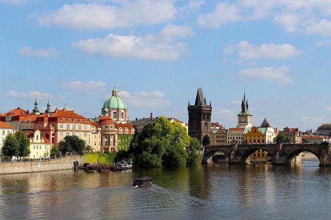 Semi Private Experience of Old Town, Charles Bridge and Prague Castle with local - Who Should Consider This Tour?
