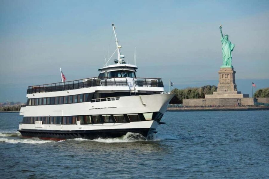 Serenity Yacht NYC New Years Eve Cruise - The Experience: Pros and Cons