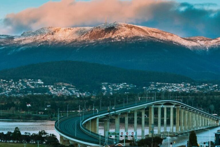 Shore Excursion: Hobart Wanderer - The Guides: Knowledge, Stories, and Engagement