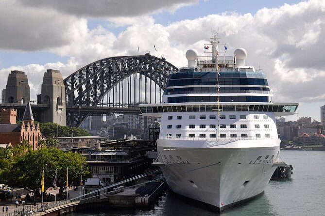 Shuttle Transfer from Cruise Ship Terminal at Circular Quay to Sydney Airport - A Practical Look at the Sydney Cruise Port to Airport Shuttle