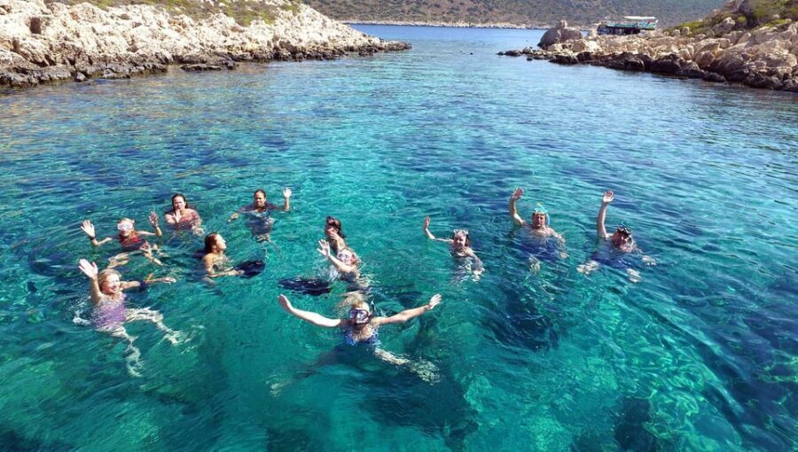 Side: Dolphin Island Boat Trip with Lunch & Unlimited Drinks - A Detailed Breakdown of the Experience