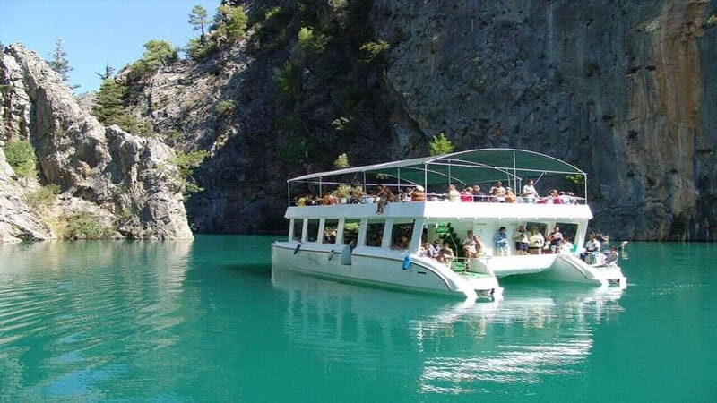 Side: Off-Road Jeep Safari and Boat Ride on Green Lake - FAQs
