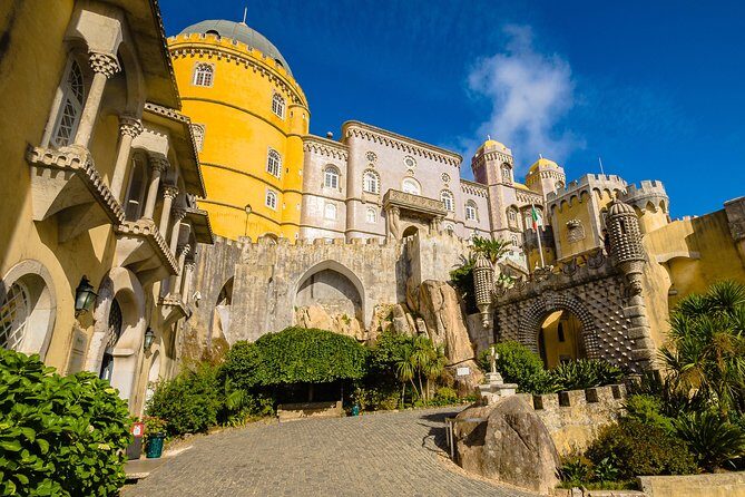 Sintra Castles and Cascais in One Day from Lisbon - Cascais: A Coastal Charm