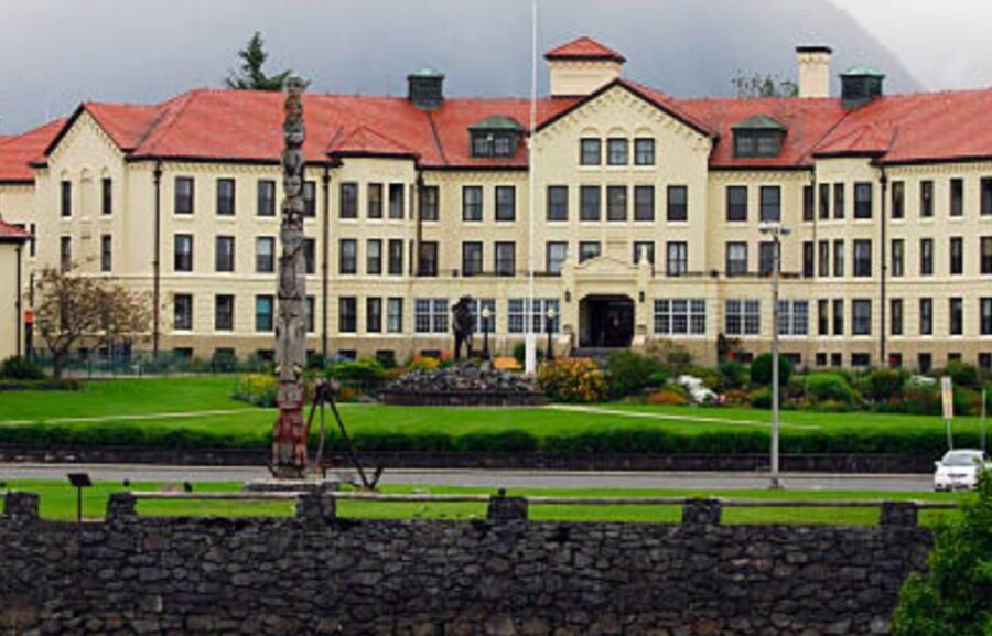 Sitka: Totem Poles, Raptor Centre, & Fortress of Bears Tour - Who Will Appreciate This Tour?