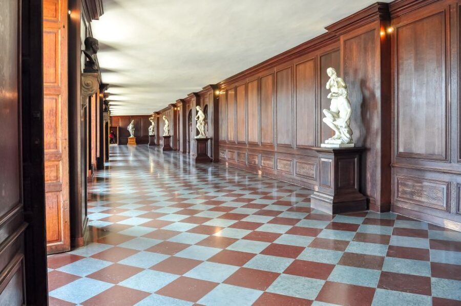 Skip-the-line Hampton Court Palace from London by Car - An In-Depth Look at the Hampton Court Palace Tour