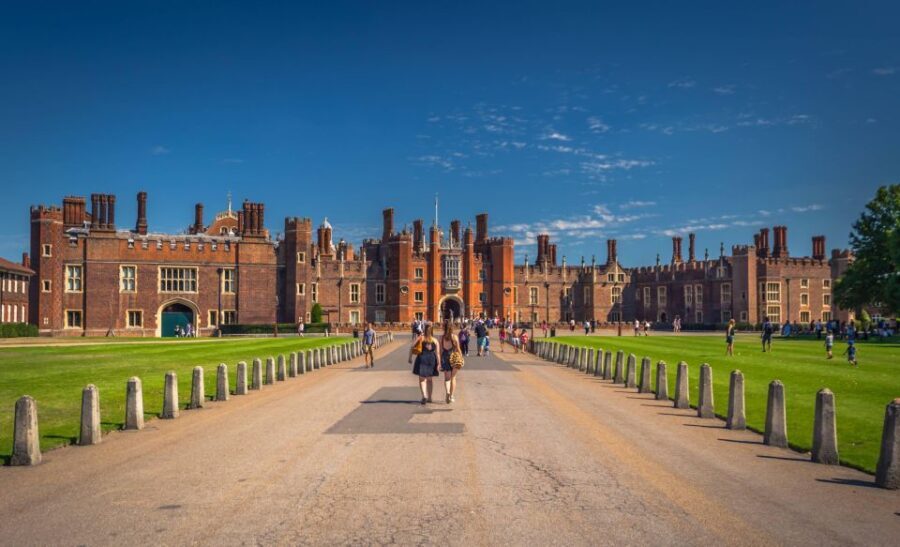 Skip-the-line HamptonCourtPalace Guided Day Trip from London - A Detailed Look at the Hampton Court Palace Guided Day Trip