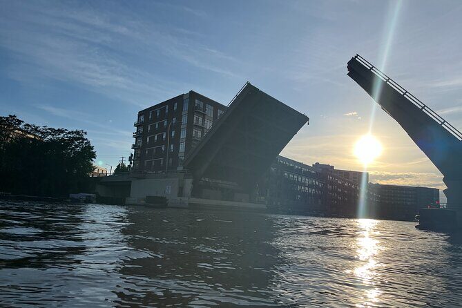 Small Group Kayak Tour of Skyline in Milwaukee - The Sum Up