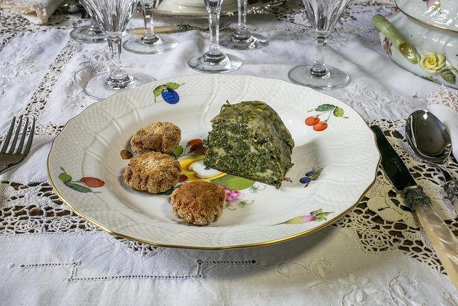 Small Group Market tour and Dining Experience at a Cesarina's home in Rimini - Who Should Consider This Tour?