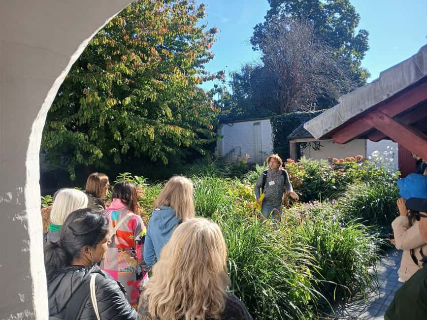 Small-Group Nostalgic Walking Tour of Bruges with praline - Exploring Bruges with a Personal Touch
