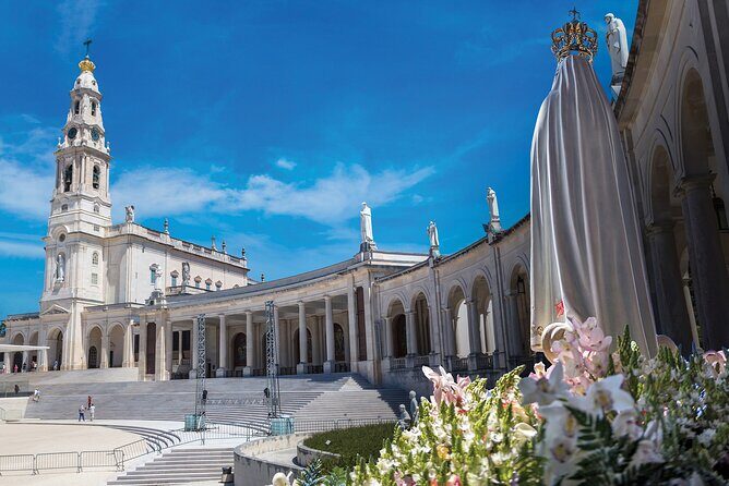 Small Group Tour to Fátima, Batalha, Nazaré and Óbidos from Lisbon - Transportation and Group Size