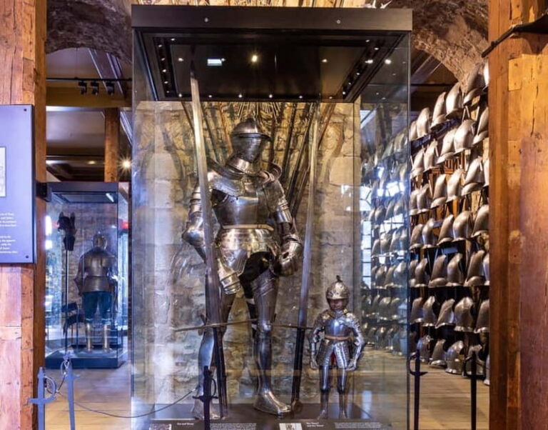 Small Group Tower of London, Crown Jewels & White Tower Tour - A Detailed Look at the Experience