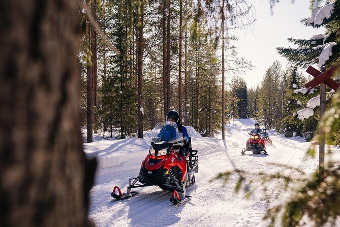 Snowmobiling and ice fishing in Apukka Resort, Rovaniemi - Ice Fishing: A Quiet Connection to Nature