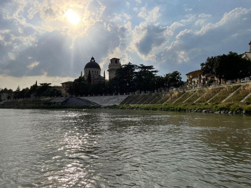 Soft-rafting at sunset and aperitif in Piazza Erbe - In-Depth Breakdown of the Itinerary