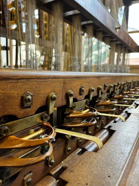 Soierie Vivante's weaving workshops : tours and demos - A Closer Look at the Tour Experience