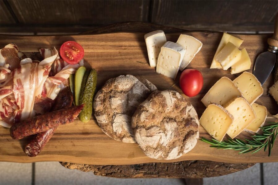 South Tyrolean specialties and wine tasting - A detailed look at the South Tyrolean wine and specialties experience