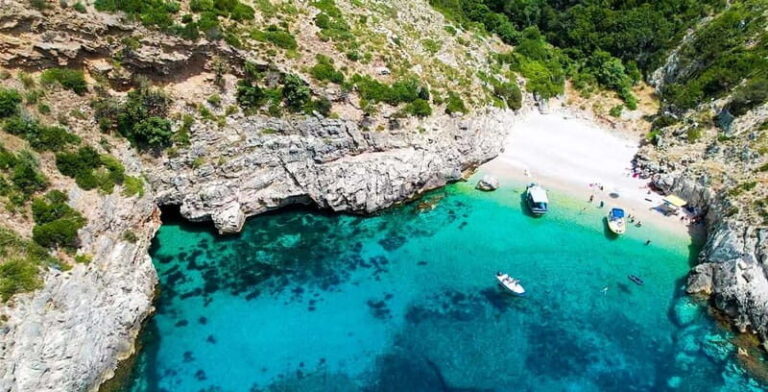 Speed Boat Trip to Grama Bay - An In-Depth Look at the Speed Boat Experience