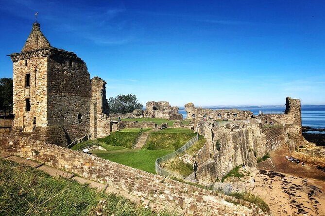 St Andrews, Villages and Coastal Charm: Private Land Rover Tour - Exploring the Historic Heart: St Andrews
