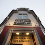 St. Pauli Tour: Drag-Attack with Barbie Stupid & Lee Jackson - An In-Depth Look at the Hamburg Red-Light Experience