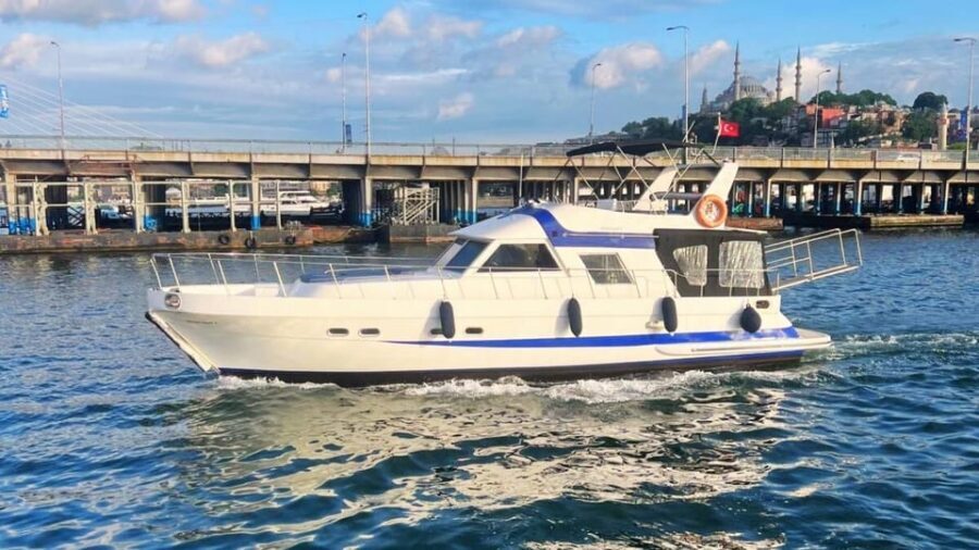 stanbul:Private Luxury Yacht on Bosphorus 14 Meter(46 feet) - Who Would Love This Experience?