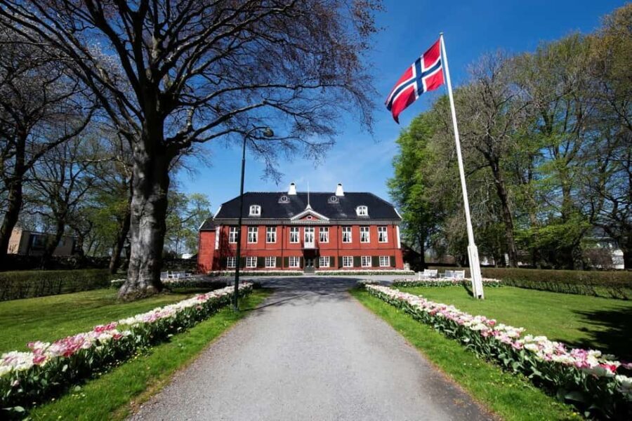 Stavanger: Sights & Highlights Minibus Tour and Museum Entry - Transportation and Group Size