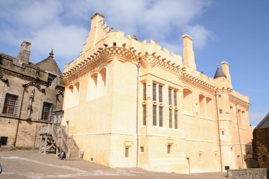 Stirling Castle: Skip-the-Line Guided Tour in Spanish - The Sum Up
