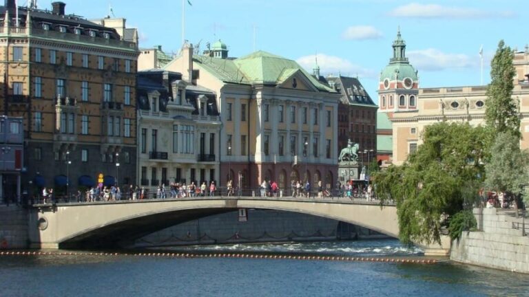 Stockholm: Old Town Walking Tour and the Vasa Museum - An In-Depth Look at the Tour Experience