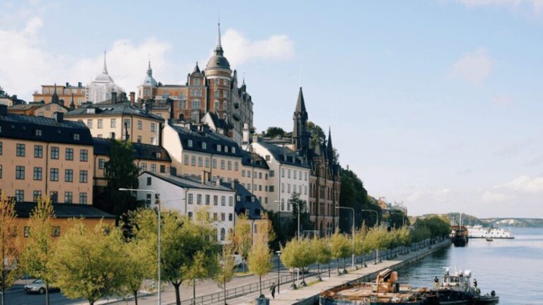 Stockholm: Old Town Walking Tour, stories and secrets - A Deep Dive into the Stockholm Old Town Experience