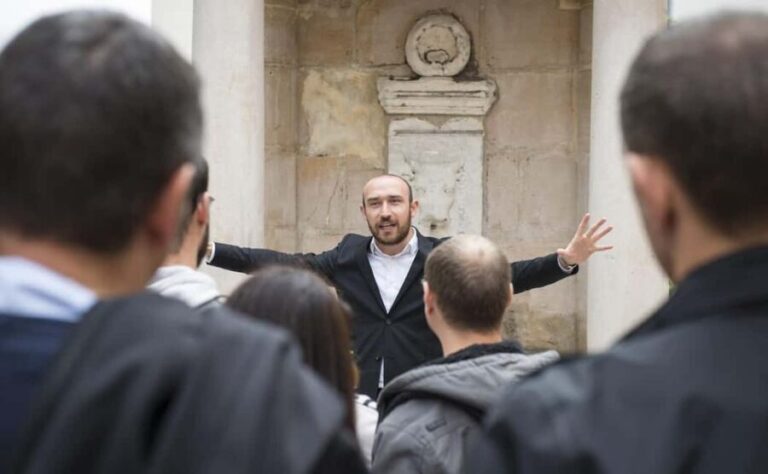 Storytelling tour of the Vieux-Lyon in French - A Closer Look at the Tour Experience