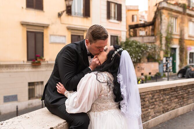 Sunny Photoshoot with a Local in the Heart of Rome - Authenticity and Value
