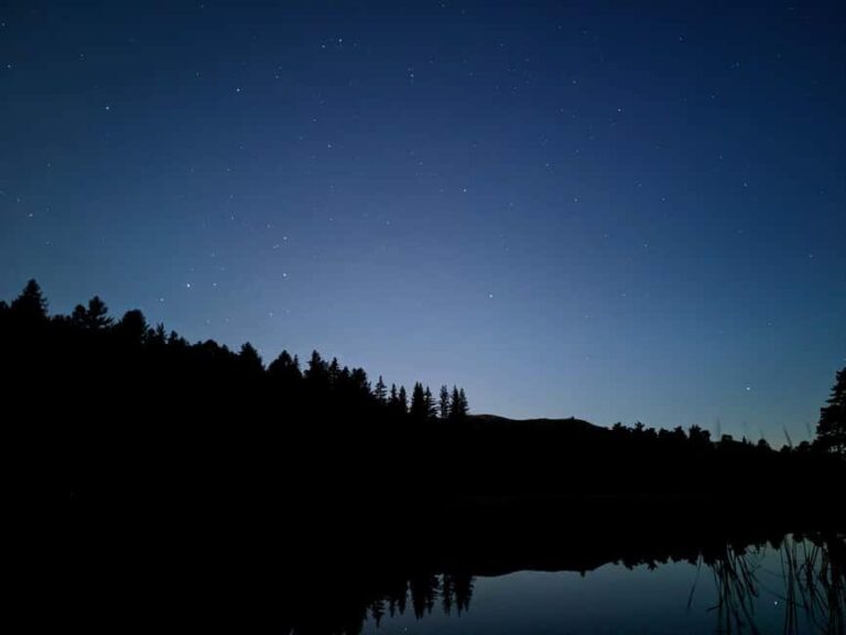Sunset at the Monges lake and peaks - Exploring the Itinerary: What You Can Expect