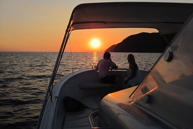 Sunset boat tour of the Amalfi Coast - Key Points