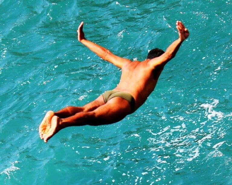 *Sunset High Diver Show 3Course Dinner 2 Drinks Diff Options - Who Will Love This Tour?