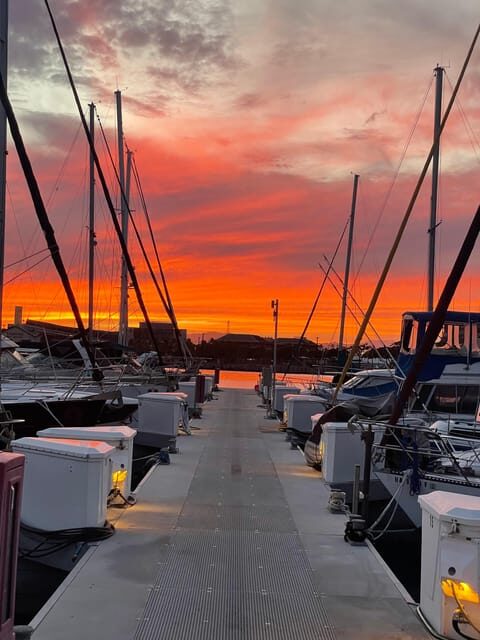 Sunset Sail Charter - Discovering the Magic of the Sunset Sail in Honolulu