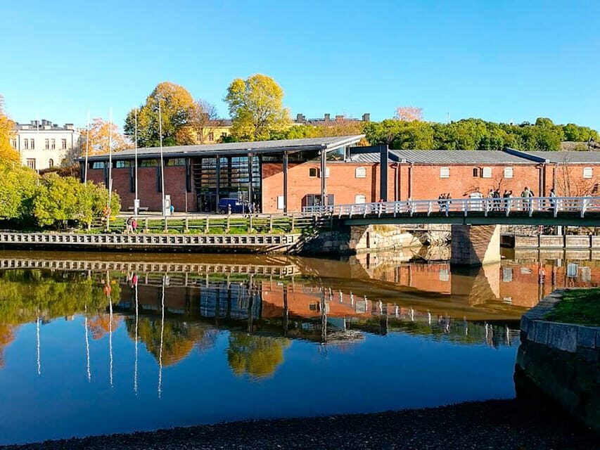 Suomenlinna: Guided Walking Tour with an Authorized Guide - Who Would Enjoy This Tour?