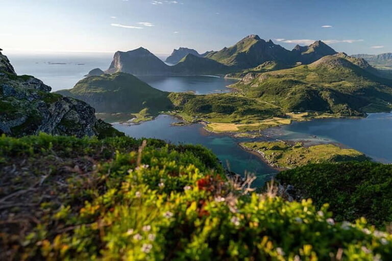 Svolvær: Guided Hike with Snacks - A Deep Dive into the Experience