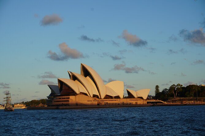 Sydney Harbour Discovery Dinner Cruise Scenic Sights and Buffet - Value and Overall Impression