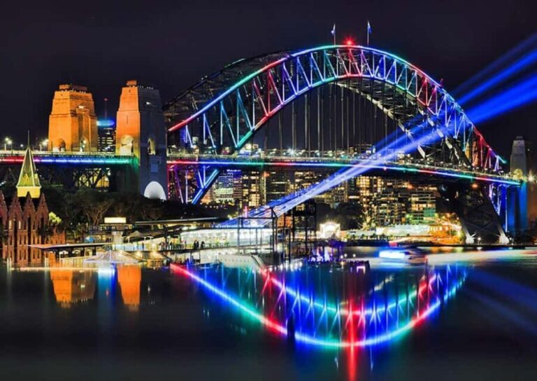 Sydney: "Vivid Sydney" Festival of Light Sightseeing Cruise - An In-Depth Look at the Vivid Sydney Cruise Experience