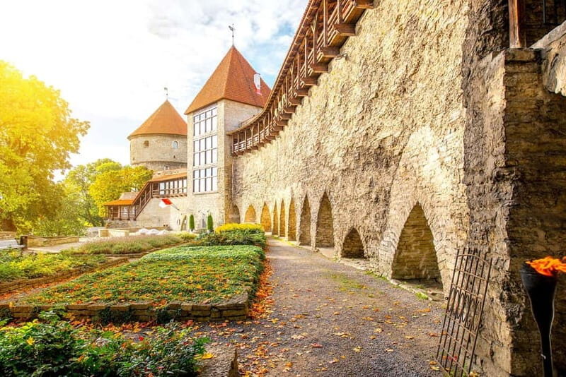Tallinn: Audio Self Tour Guide with 10 Sightseeing Points - Detailed Breakdown of the Itinerary