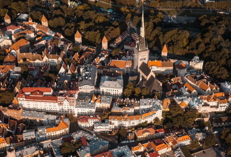 Tallinn: Old Town Tour with Bog Walk - Transitioning from Nature to History