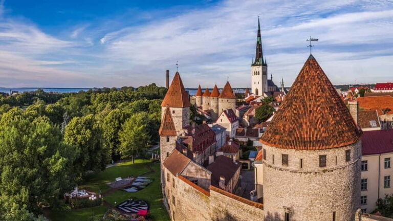 Tallinn: Private City Highlights Walking Tour - Authentic Traveler Insights