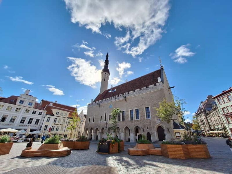 Tallinn: Private Guided Walking Tour of the Medieval City - The Upper Town: A Fortress of History and Views