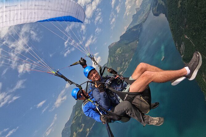 Tandem Paragliding Flight in the Lucerne Region - An In-Depth Look at the Lucerne Paragliding Experience