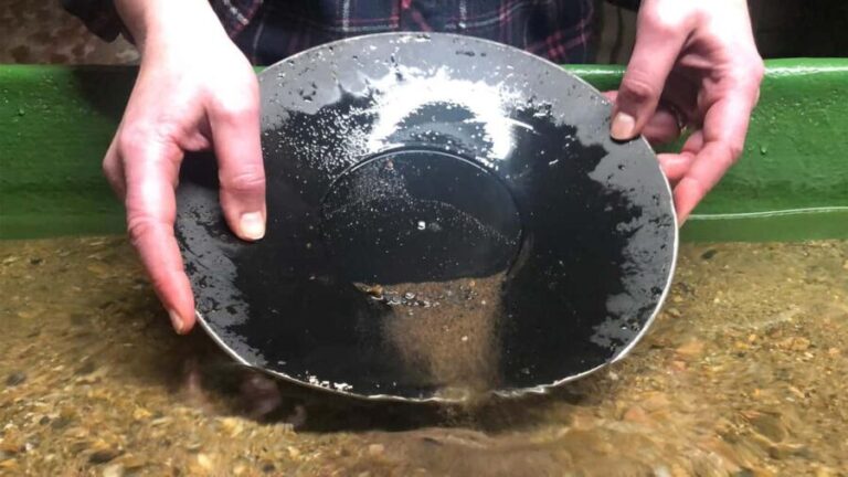 Tankavaara: Gold Museum Entry and Gold Panning - The Gold Panning Lesson: Hands-On Fun and Learning